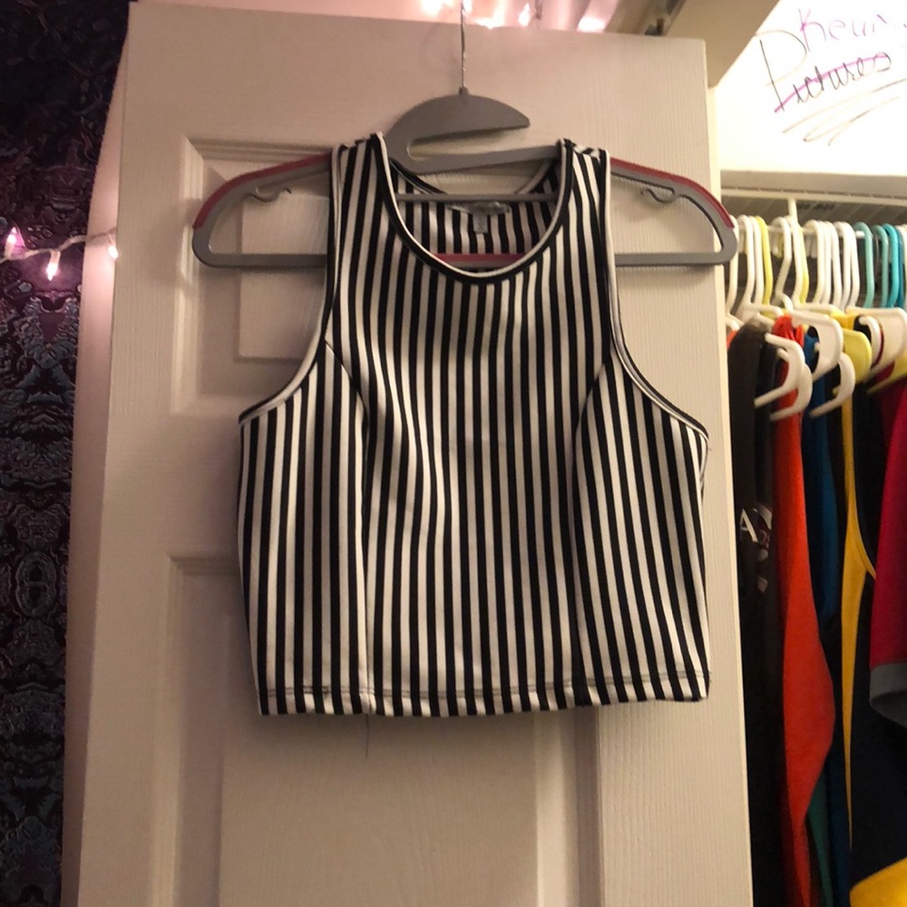 Black and white striped crop top - Picture 1 of 2